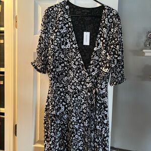 Banana Republic never worn Black and White Dress